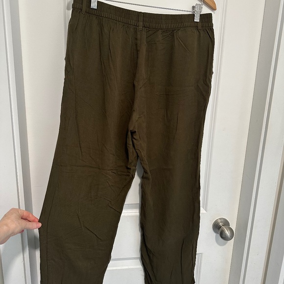Old Navy | Pull On Straight Leg Ankle Length Pant Olive Green with Pockets - Picture 10 of 12